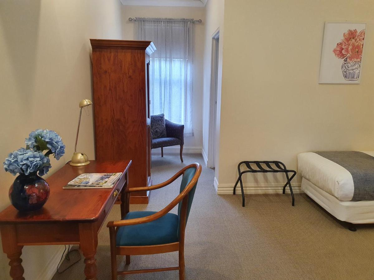 The Lancefield Hotel 2*